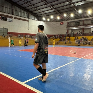 Interfirmas de futsal da ACISMI define nesta segunda (29) os finalistas da competio